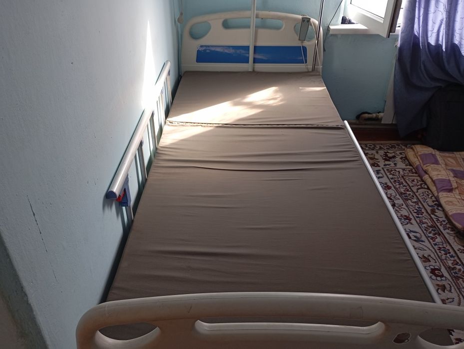 Медицинская кровать