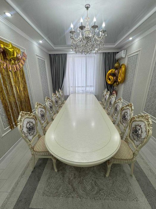 Срочно продается стол и стулья для гостиной, состояние отличное!