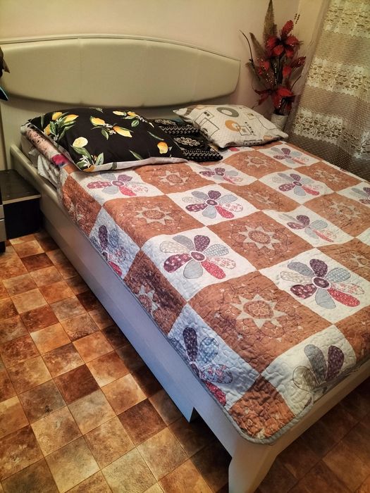 Продается спальный кровать, 2тумбы.