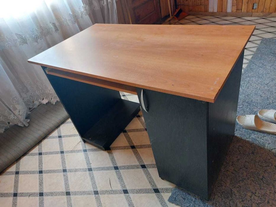 Стол компьютерный