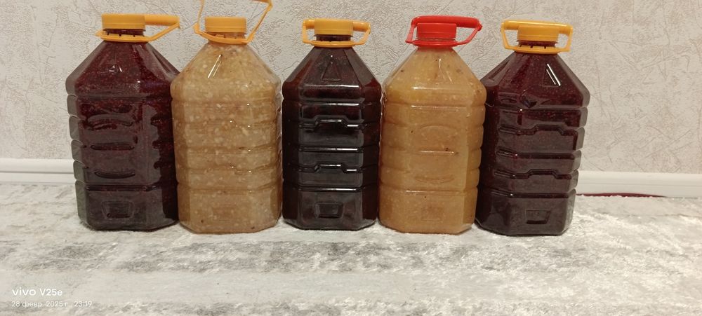 Домашнее натуральные варенье, Малина клубника лимон имбирь