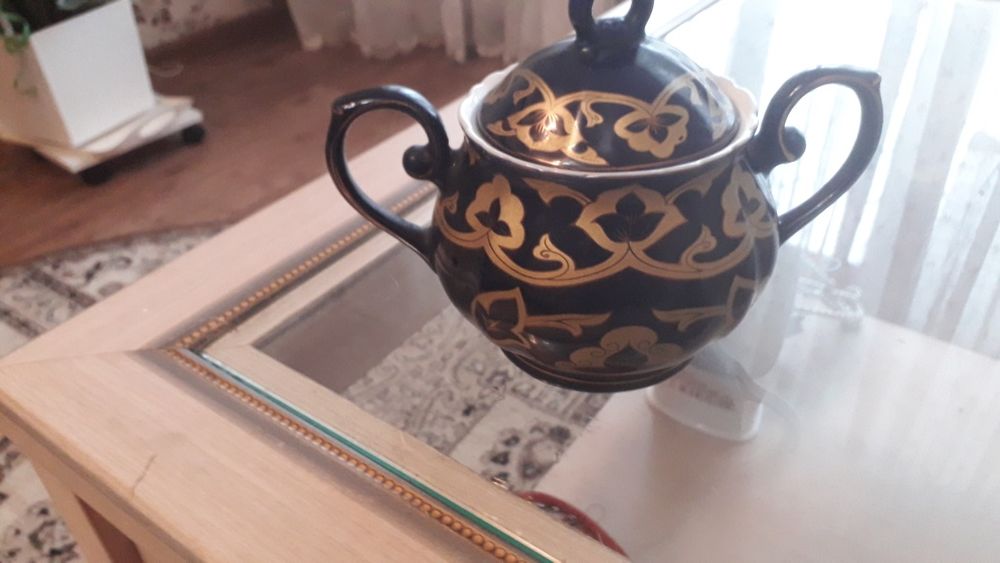 Сахарница с казахским орнаметром.