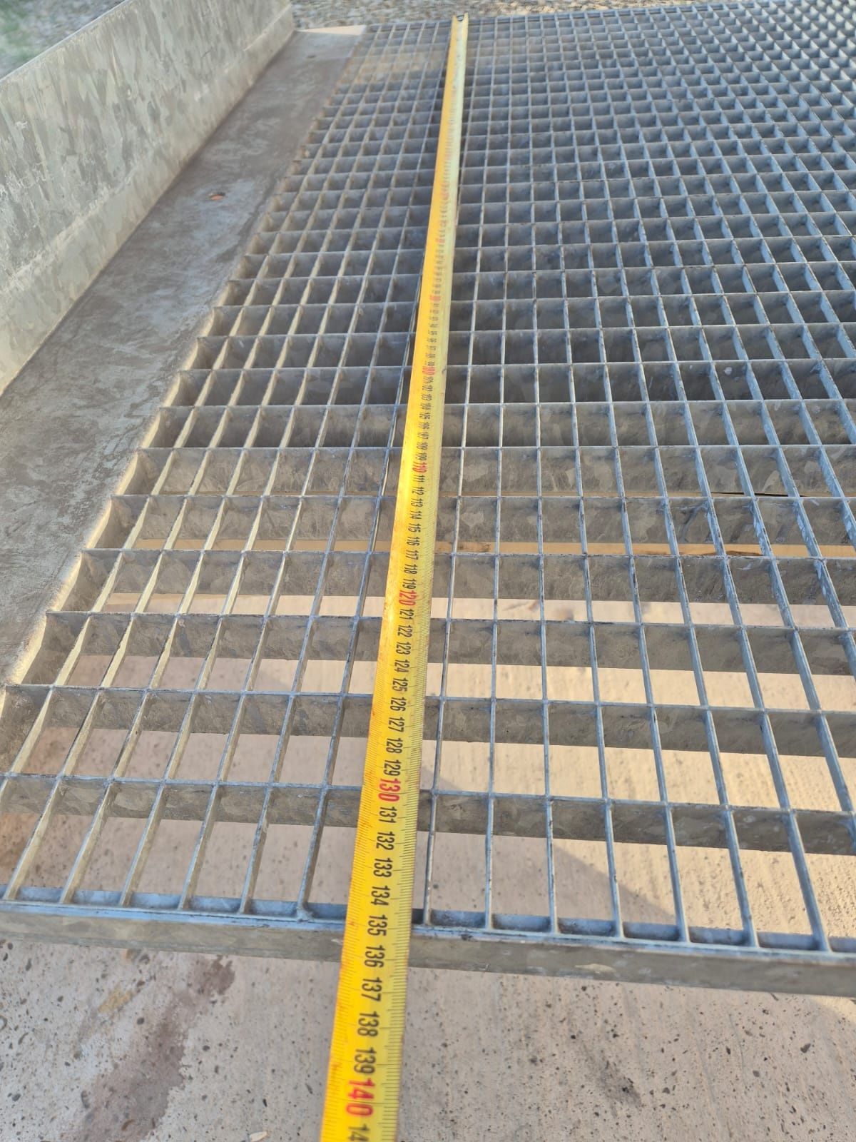 Vindem grătare zincate galvanizate la ori ce dimensiuni se debitează ș