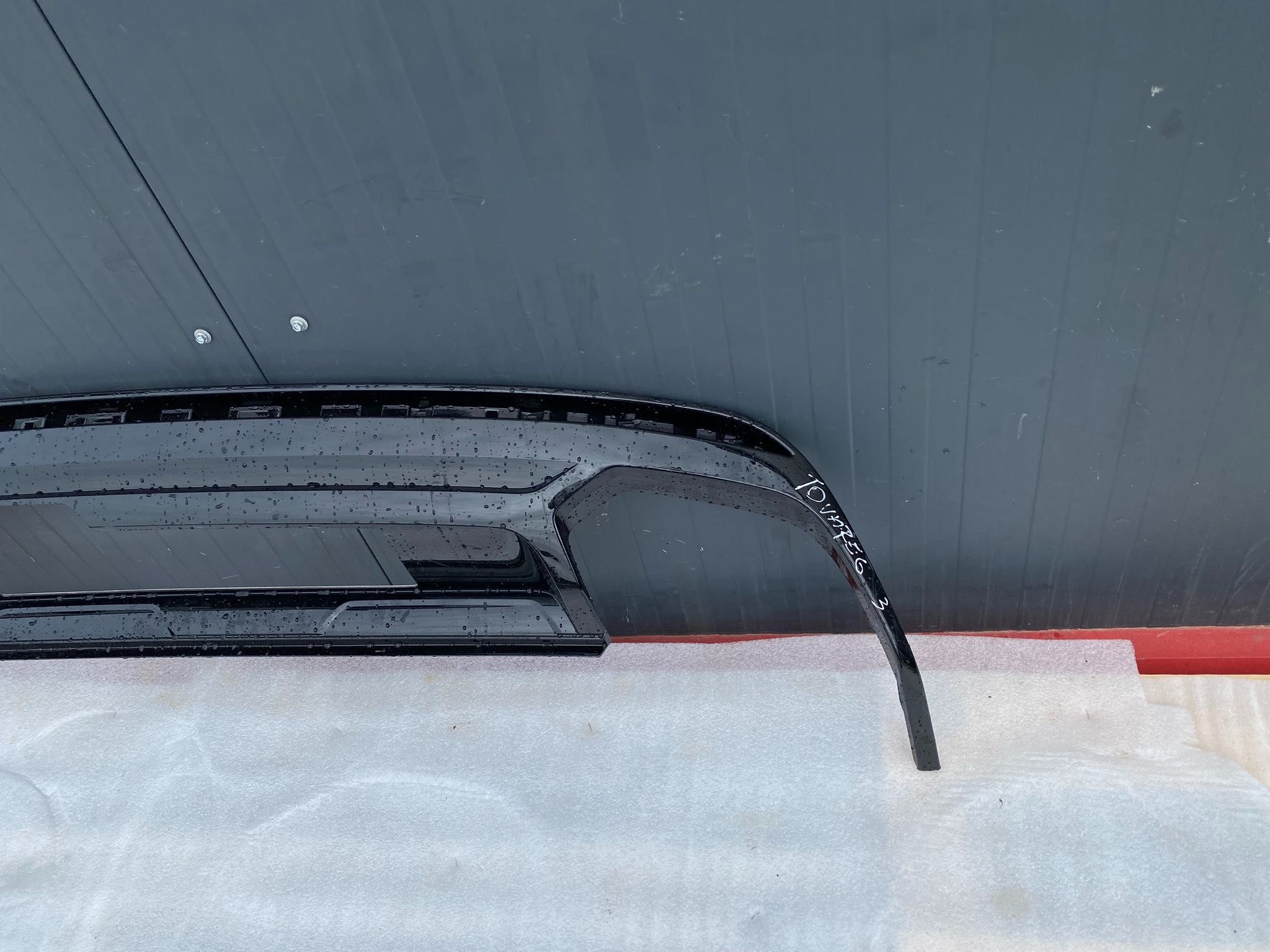 Spoiler inferior bara spate VW Touareg 3 R 2019+ original negru lucios