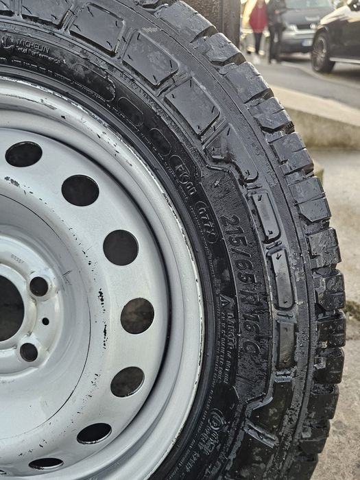 Vând Roti 215 65 16 c MichelinAgilis CrossClimate  M&S An 2023
