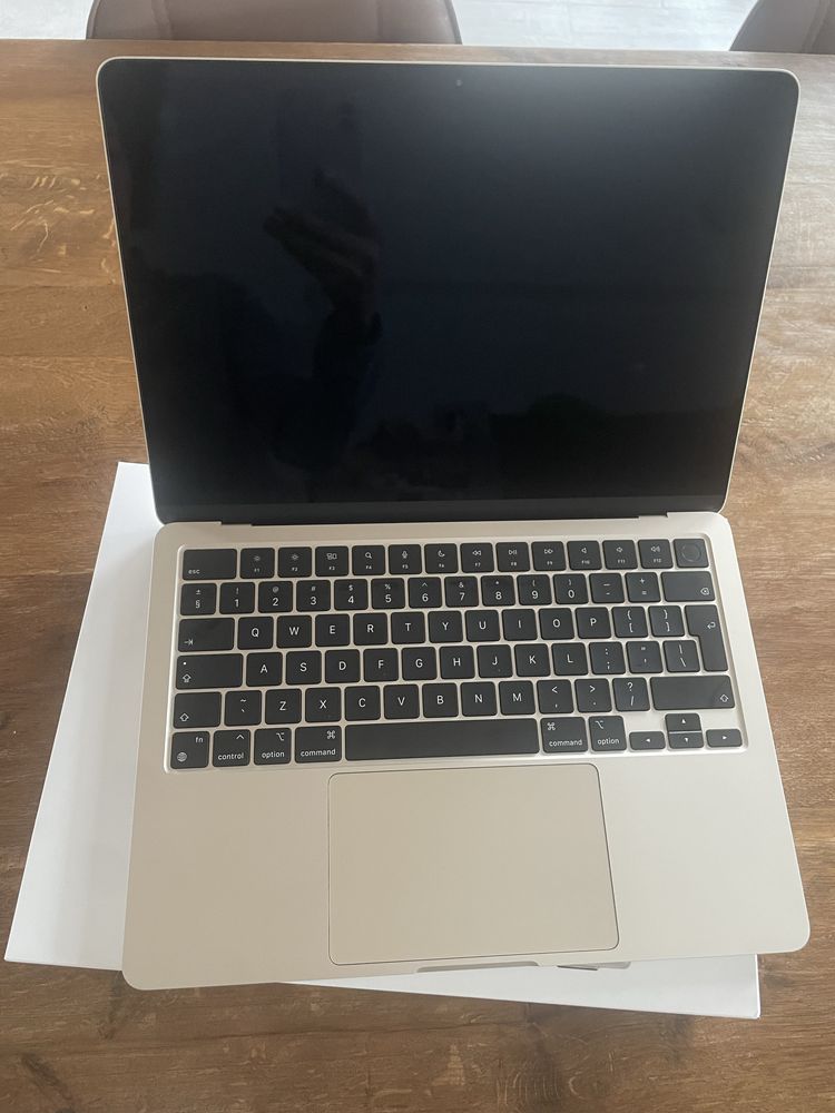 13.6-inch MacBook Air with Apple M2 chip