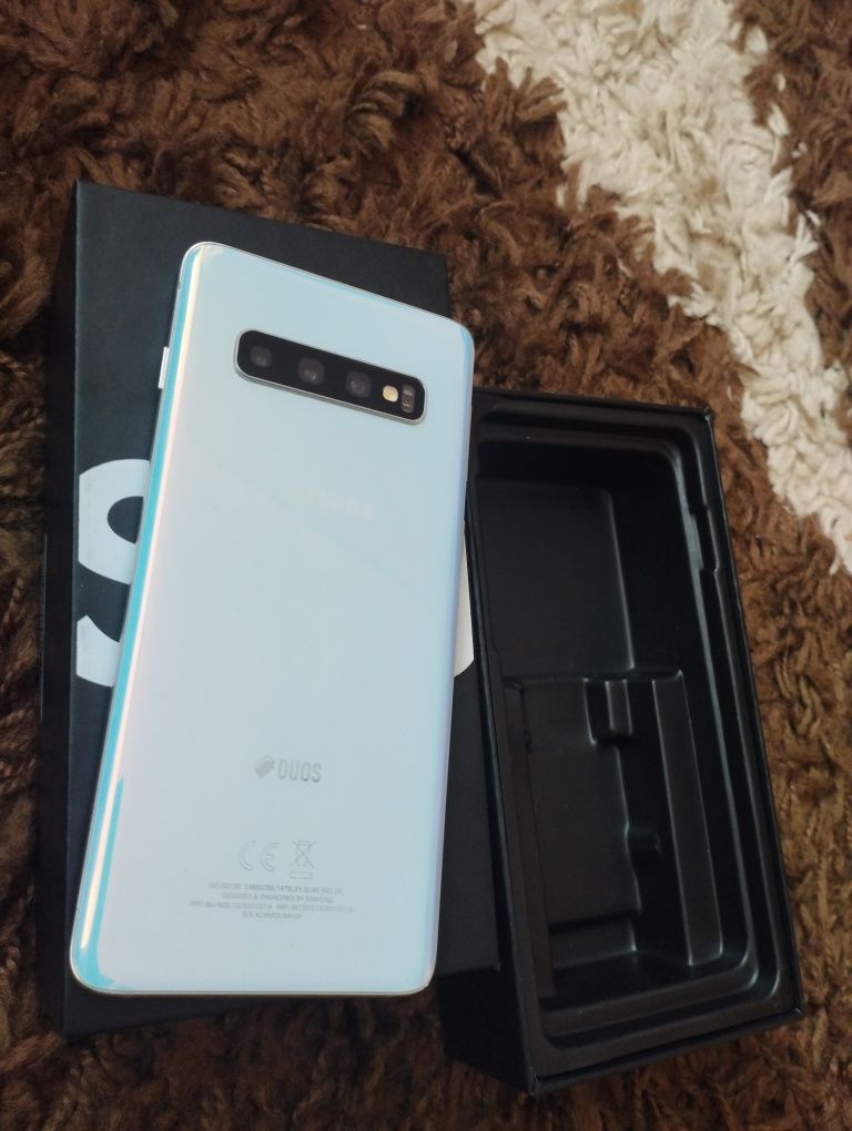 Смартфон Samsung S10 б/у