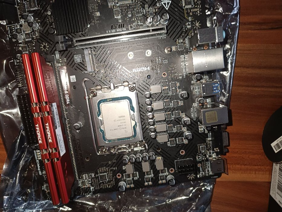 Комбо дъно Pro H610ME/I3 12100F/16 gb  ddr4/боксов кулер