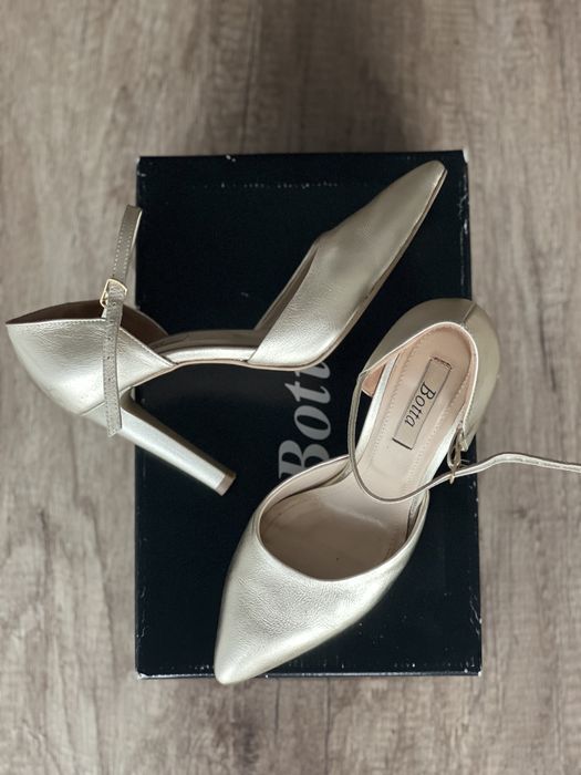Pantofi aurii eleganti Botta 40