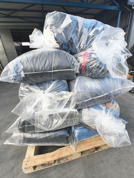 Дрехи на едро втора употреба