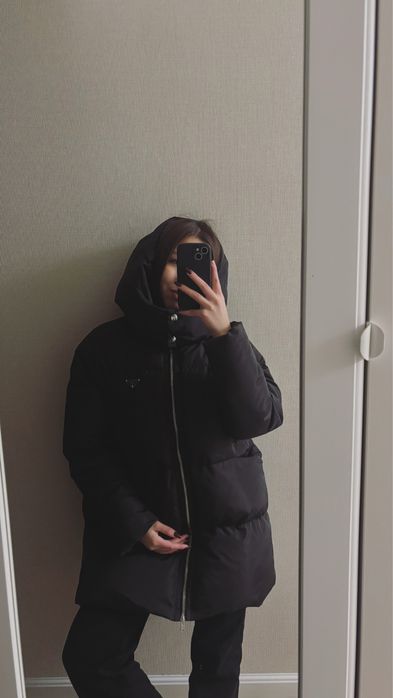 Зимняя куртка Prada  в отличном состоянии