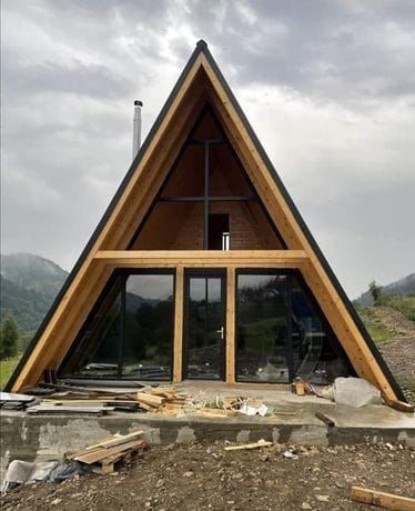 Vând și realizez case pe structura metalica și cabane din lemn