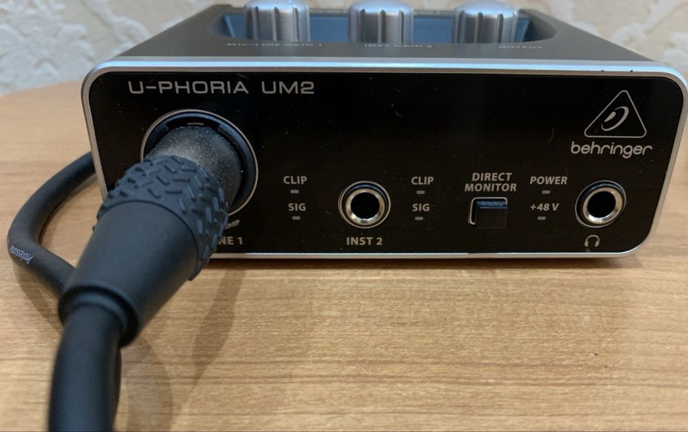 Комплект Микрофон Behringer C-1 + аудиоинтерфейс UM2 + стойка + XLR