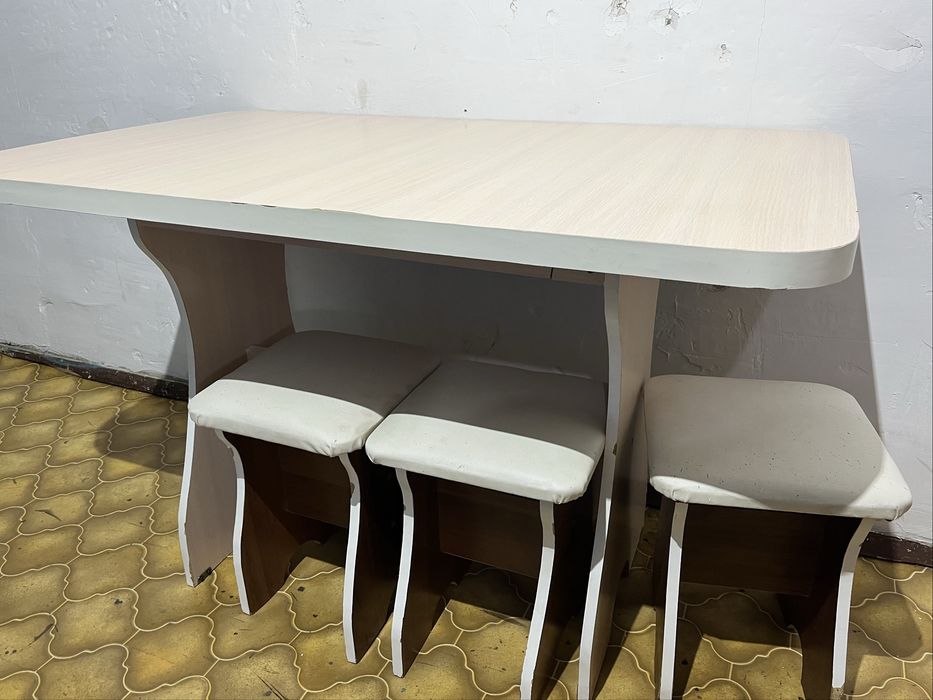 Стол, 3 стулья 10.000