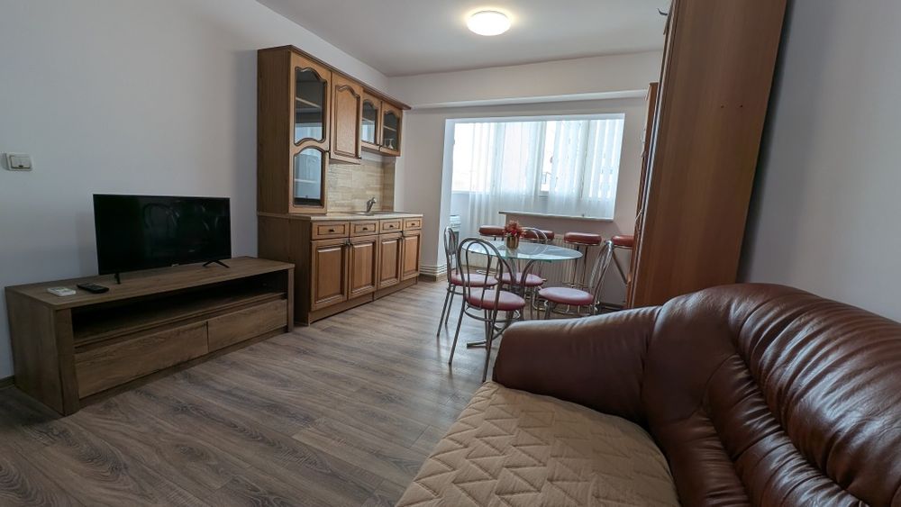 Vând apartament cu două dormitoare și sufragerie open space.