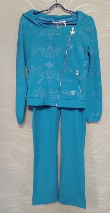 Спортивный костюм adidas