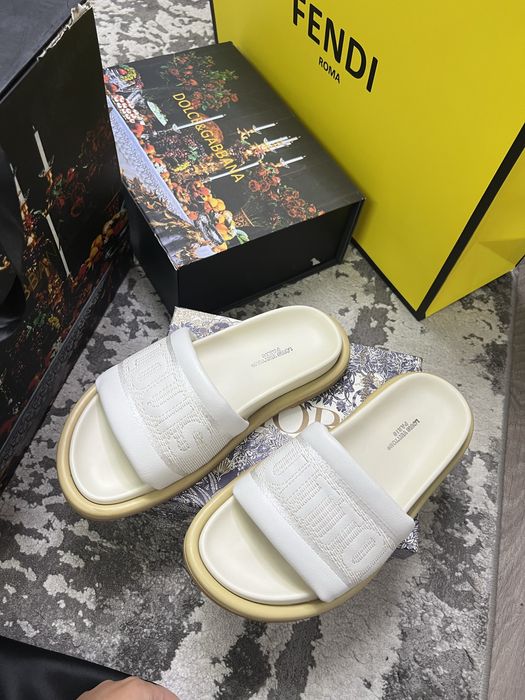 Papuci-Slapi Louis Vuitton  - POZE REALE- calitate superioară