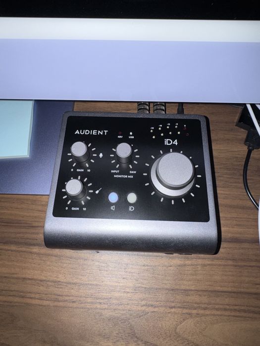 KRK Rokit 8 студийни колони монитори аудио интерфейс саунд карта