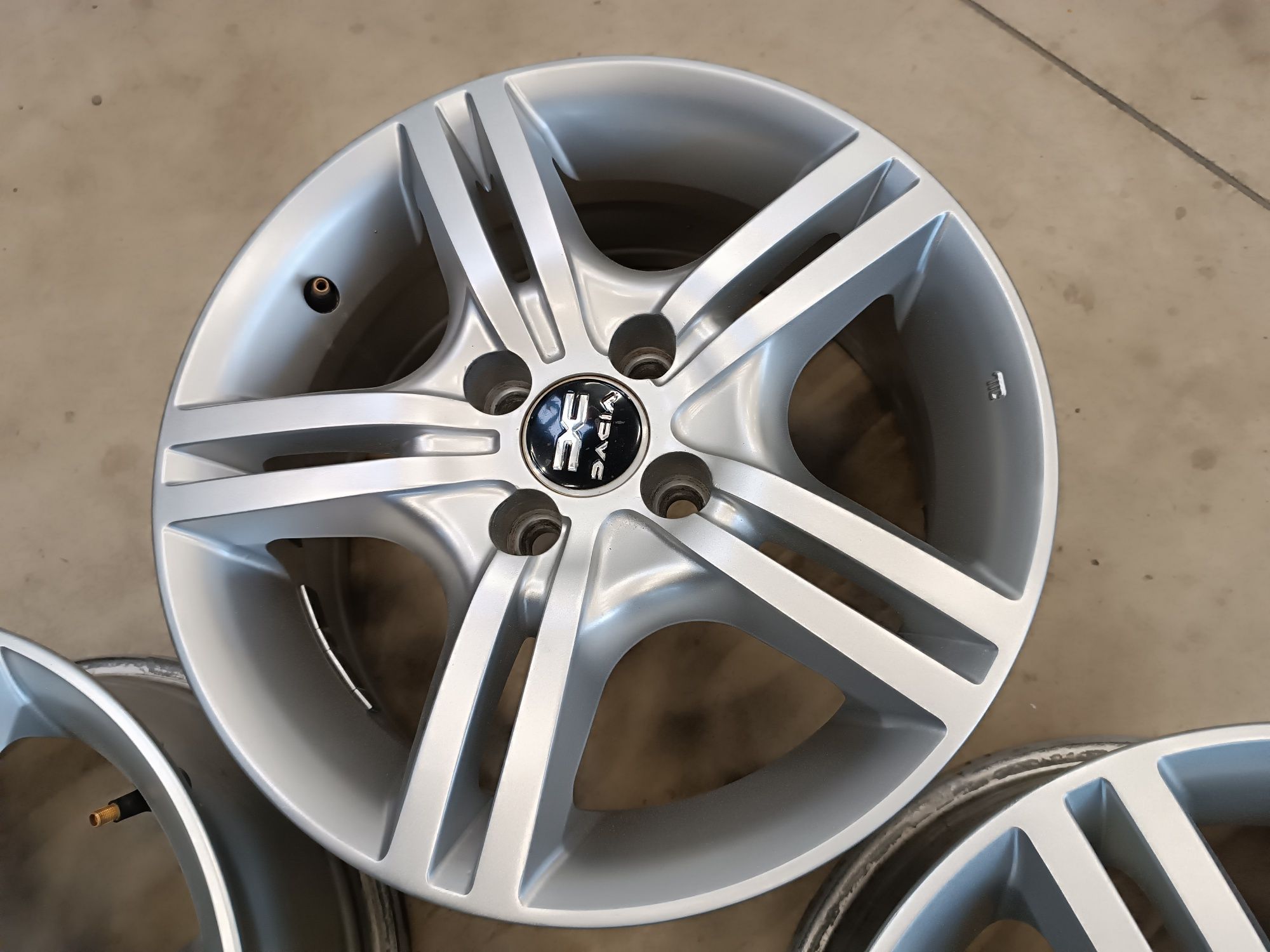 Jante aliaj 4x100 r15 Dacia Logan Sandero Doker Lodgy