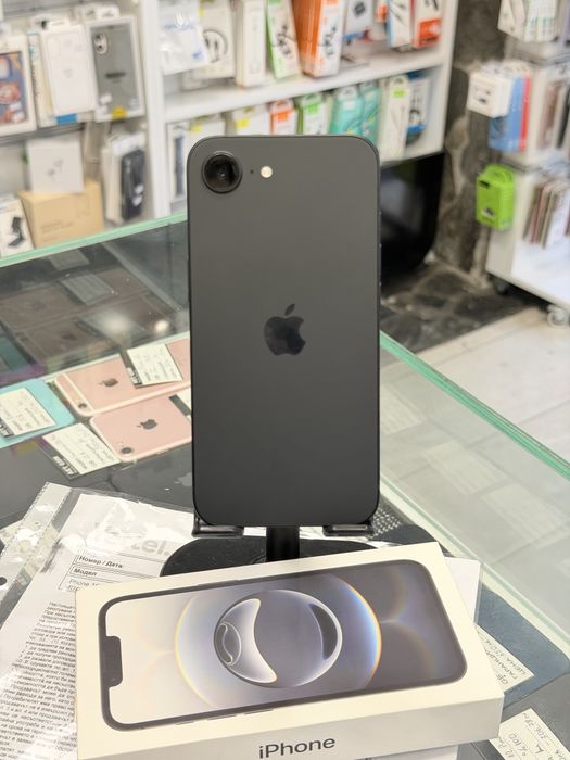 Apple iPhone 16e 128GB Black