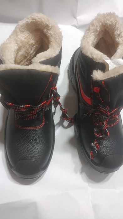 обувь  мужская  рабочая, носрк обуви защищён от удара, из твердо