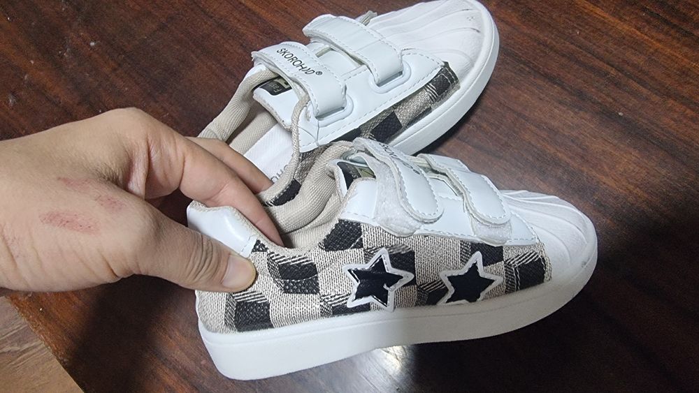 Костюм шим тройка 6-7 йошга+ Янги кроссовка 30 размер кошиб бераман
Юн