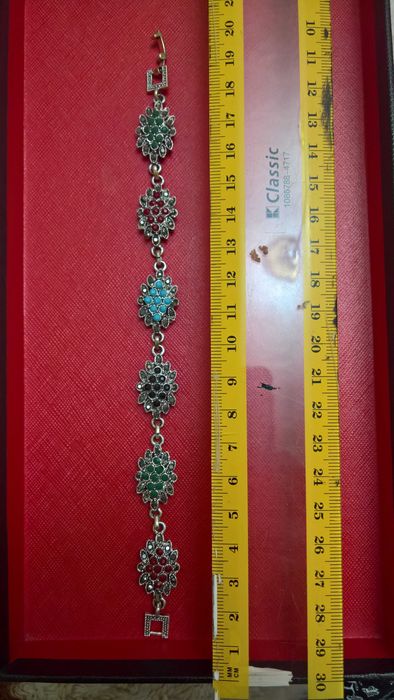 Bratara argintie cu pietre decorative