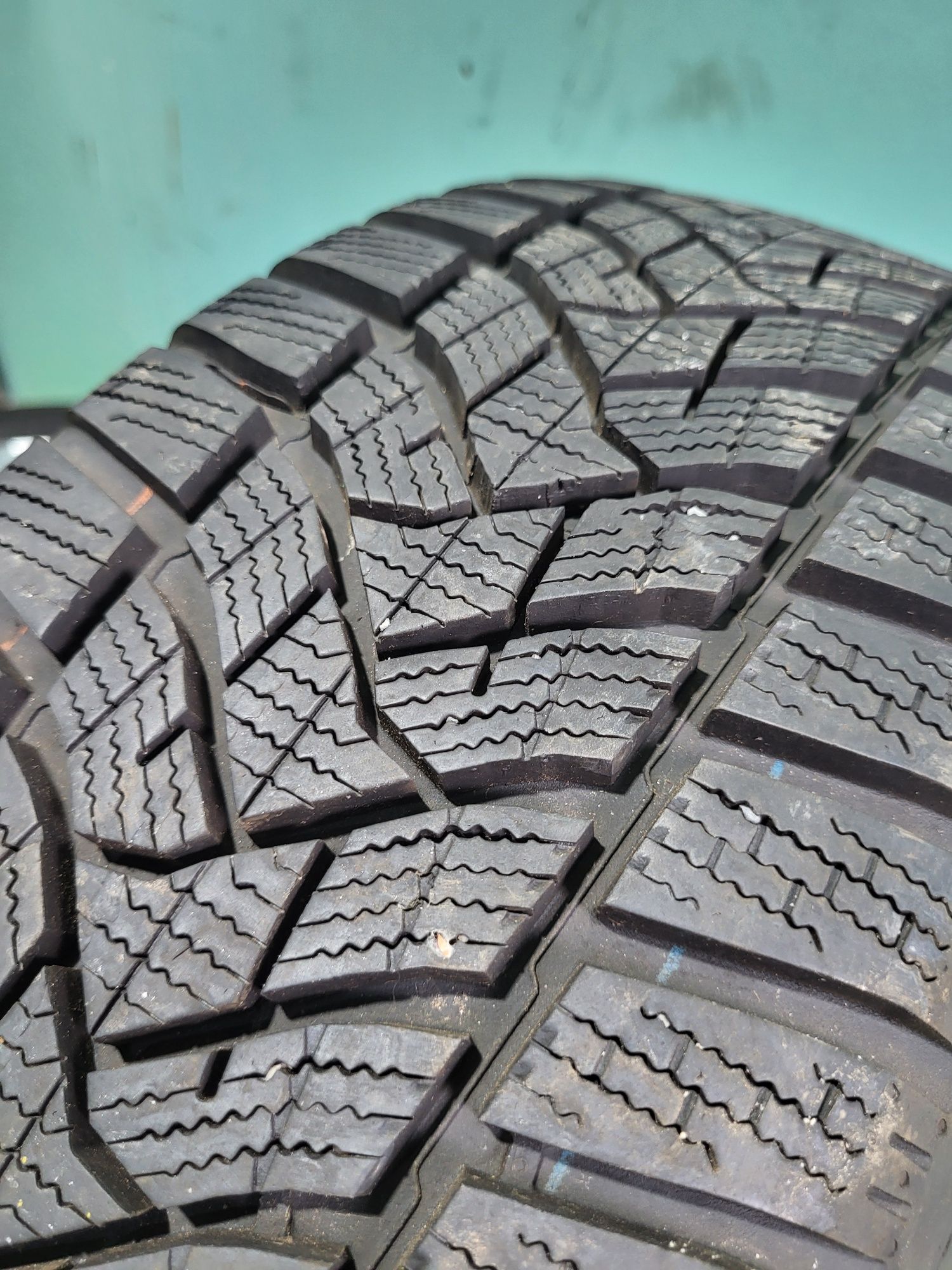 2 бр 205/60/16 Dunlop дот 2023г зимни гуми