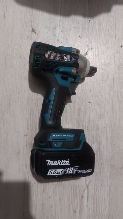 Pistol impact Makita DTW 700 nou