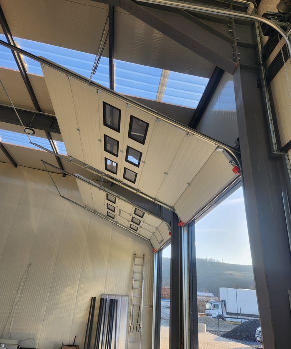 Usi de garaj/usi secționale/ usa industriala/ porți de garaj/ usi