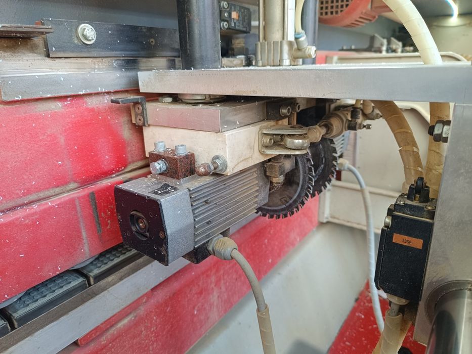 Продавам кантираща машина