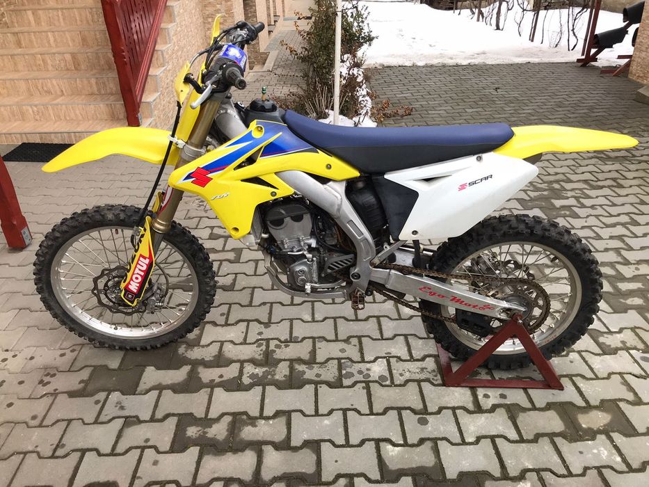 Suzuki RM-Z 250 4T 2009 în stare tehnică și estetică excelentă