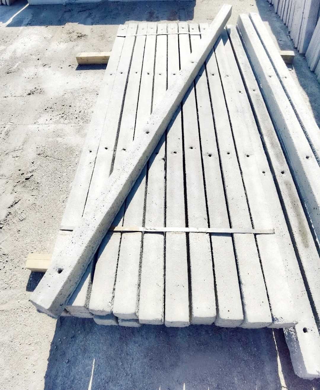 Gard ornamental si stalpi spalieri, pari din beton pentru imprejmuiri