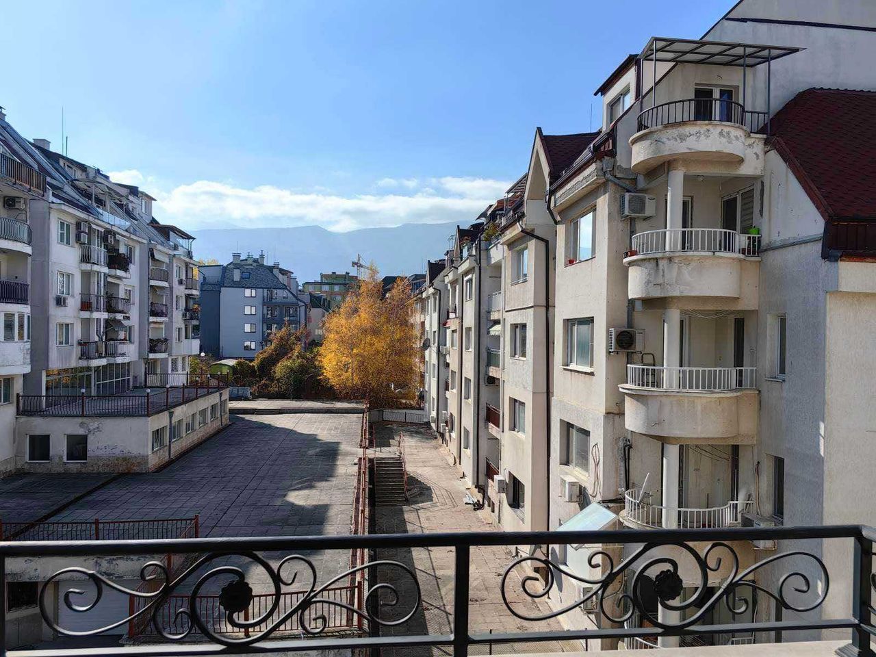 Дава се под наем Тристаен апартамент в София, Витоша - 90 кв.м за 850 € - Снимка #2