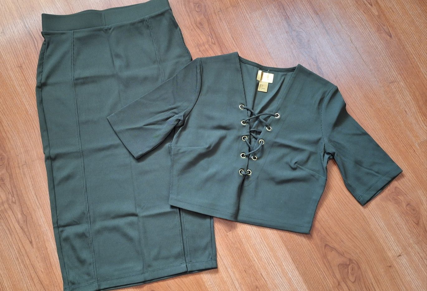 Compleu nou H&M,top si fusta