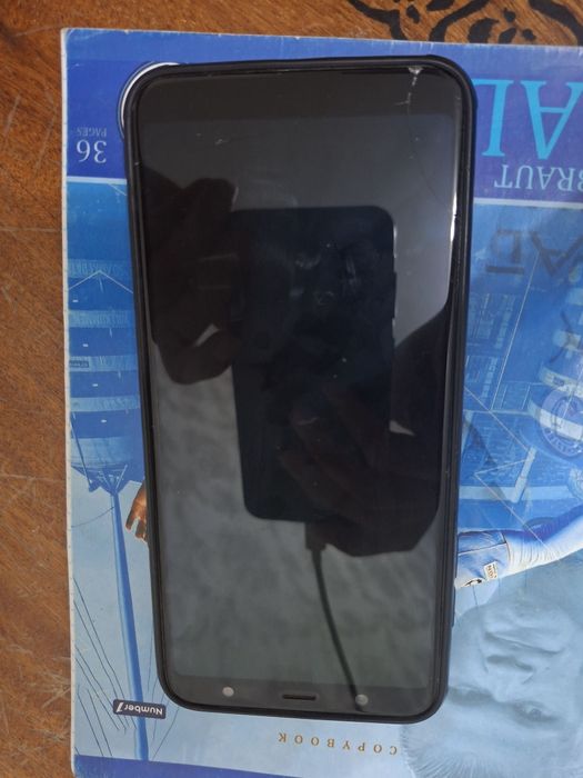 Samsung Galaxy a6+ 32 ga 3 zor faqat zaryadchigi oldi sal qirilgan