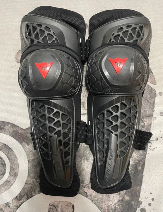 Genunchiere Dainese moto, S