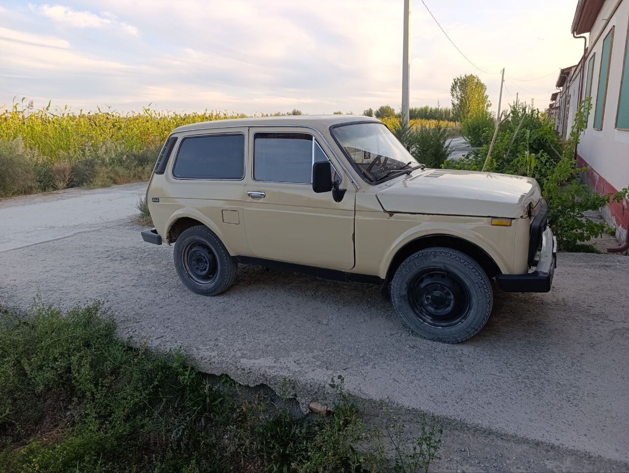Niva 2121 Sotiladi