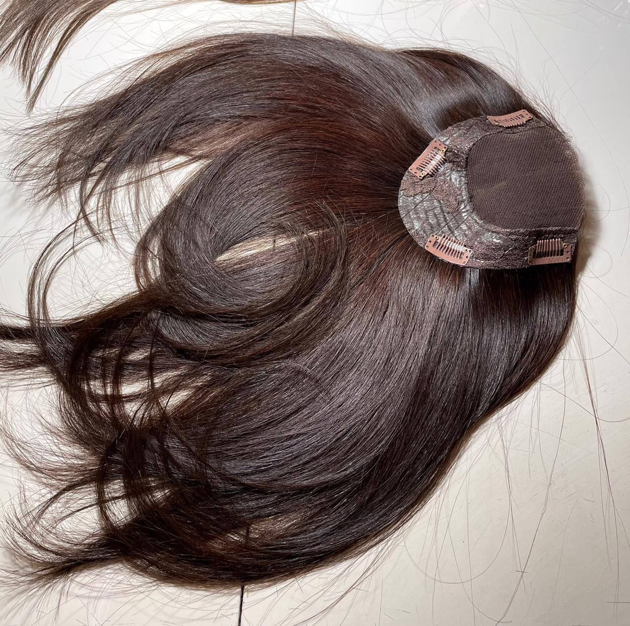 Накладка из натуральных волос на теменную зону головы
