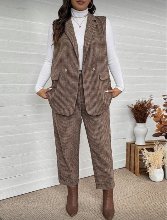 Дамски кафяв костюм от две части (панталон и елек)