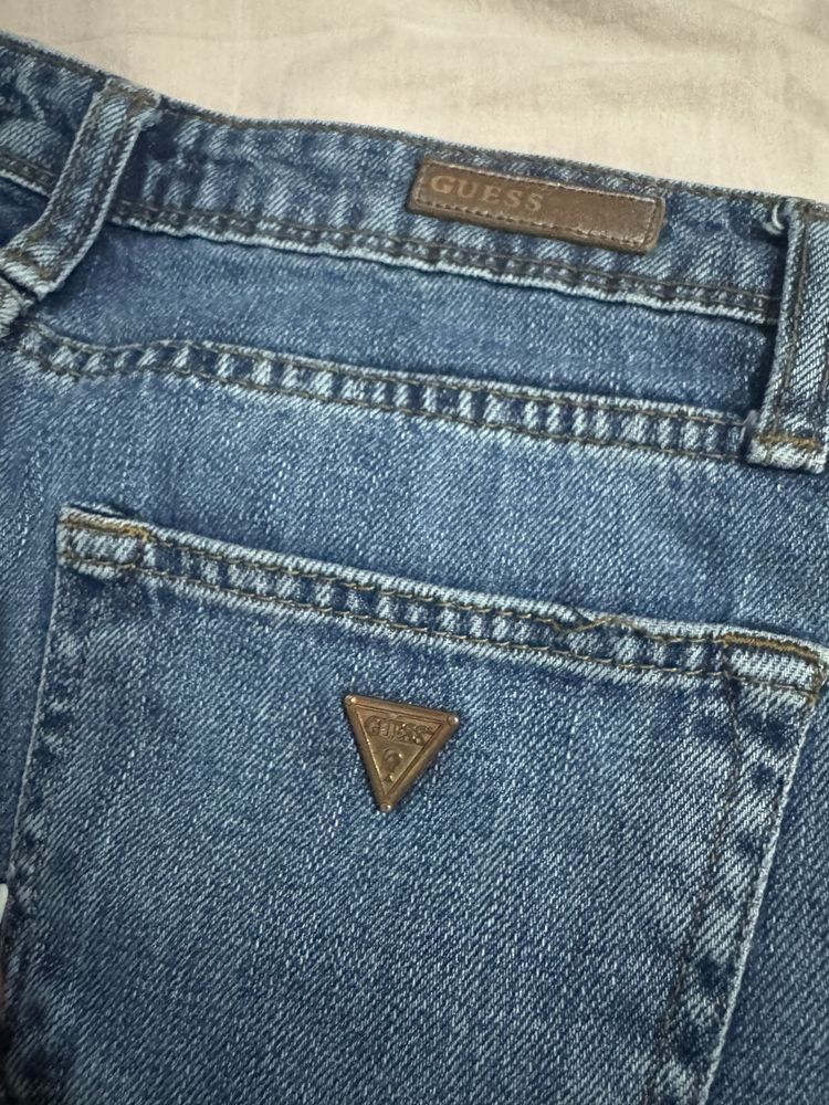 Дънки от Guess.