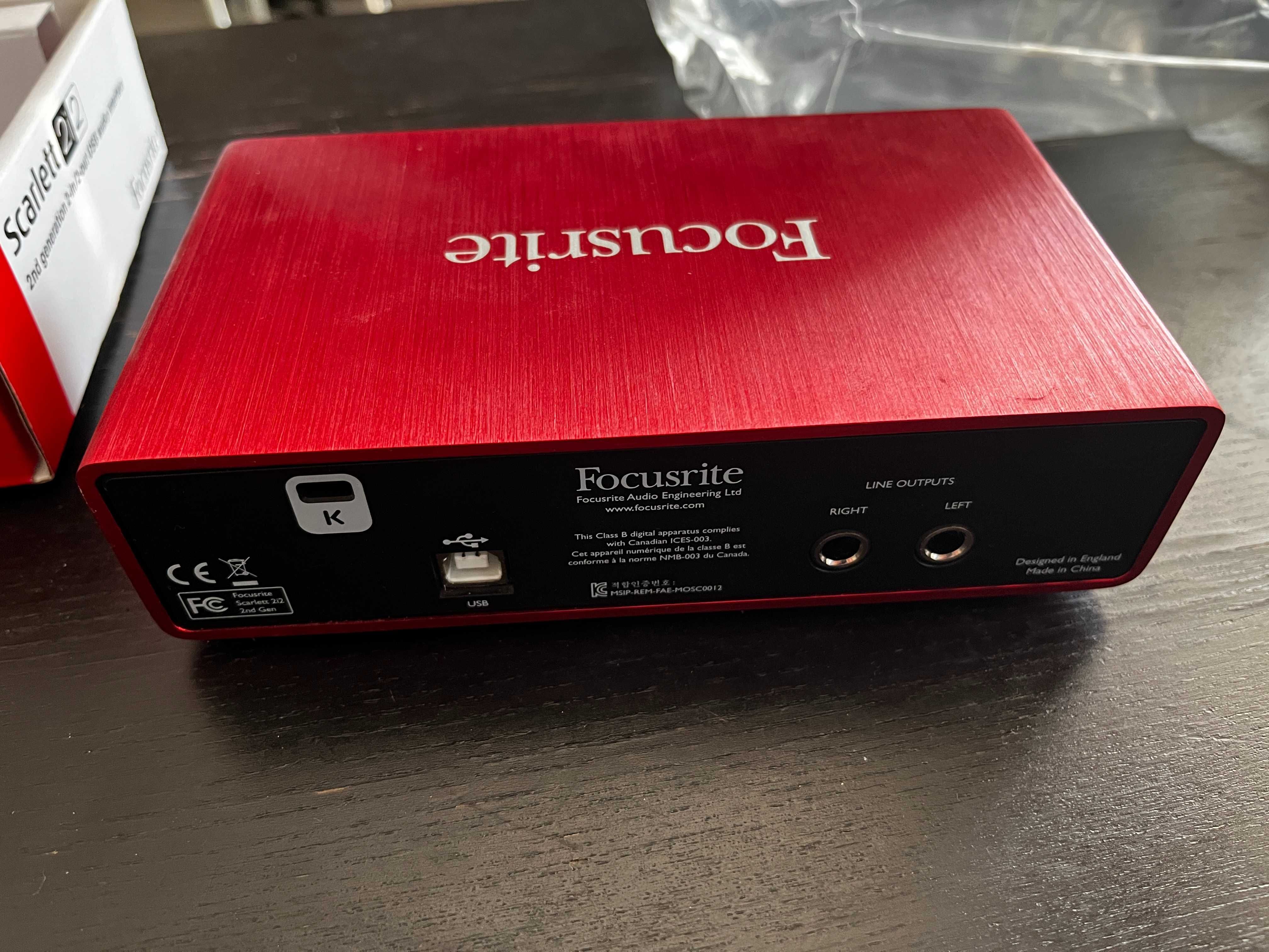 Аудио интерфейс Focusrite Scarlet 2i2 втора генерация