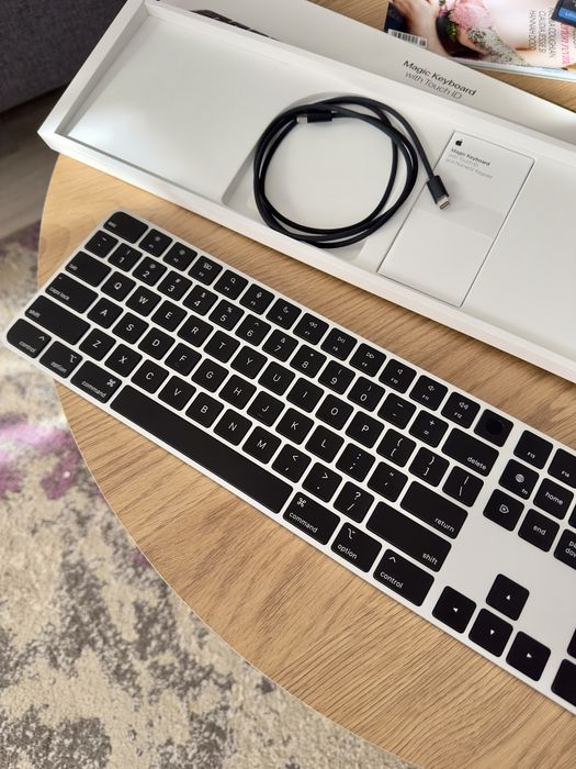 Tastatura Apple Magic cu Touch ID + numeric pad, neagra, wireless