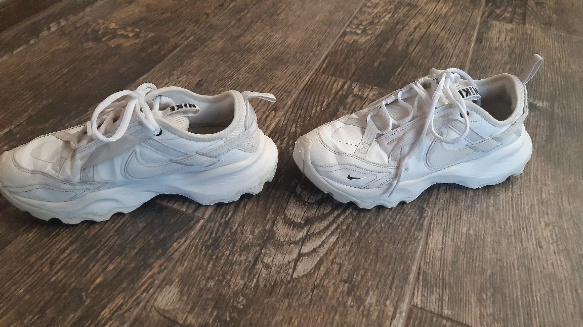 Дамски маратонки Nike
