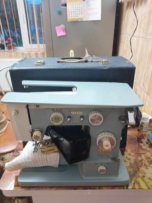 Mașini de cusut electrice