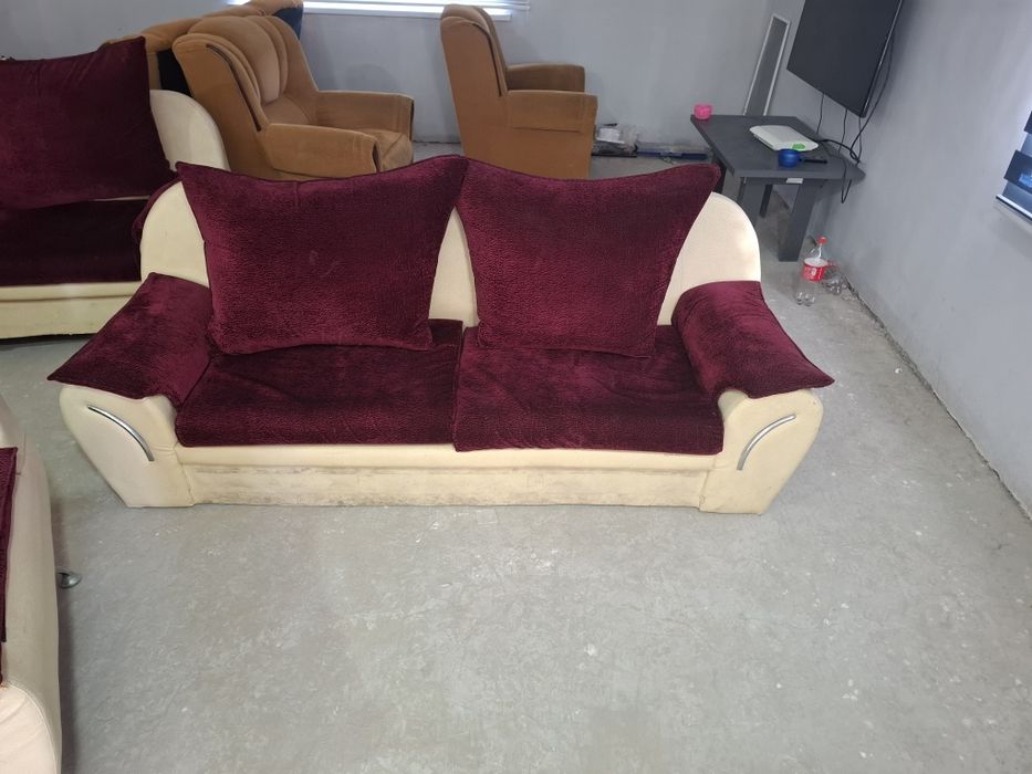 Divan satladi 550000
