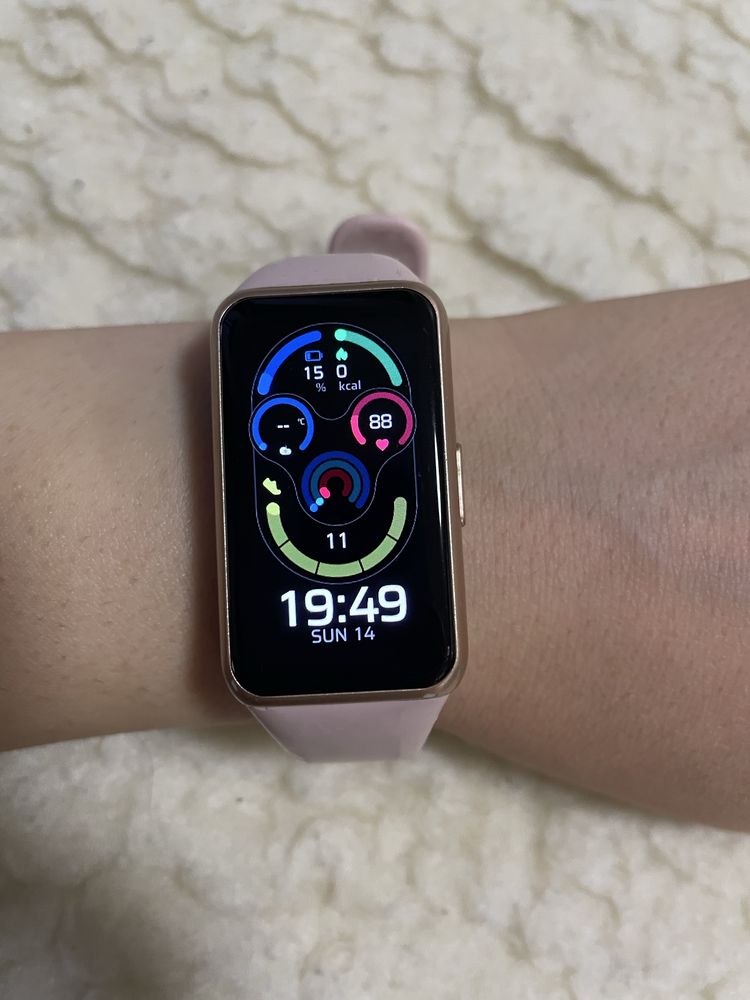 Смарт часовник Huawei Band 6