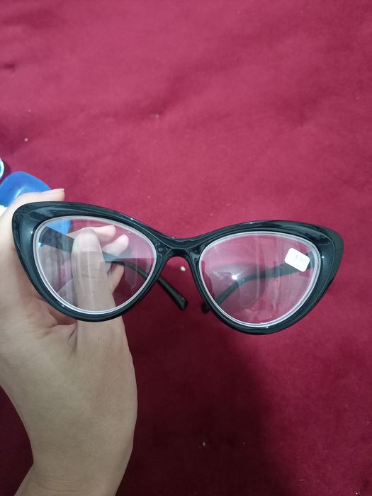 Новые очки с линзами -4, стильная оправа, удобные.