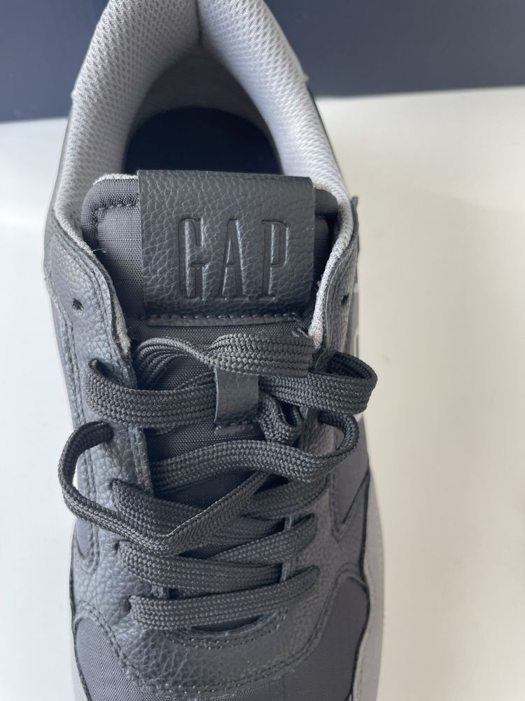 GAP New York RPS Sneakers Size 42