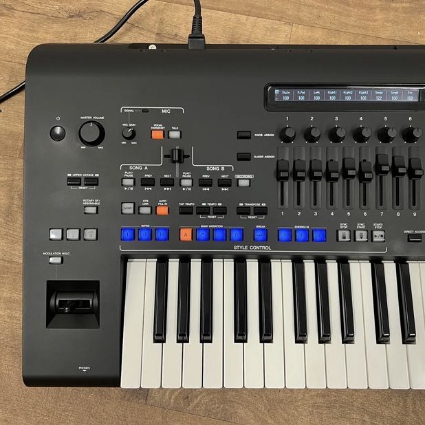 Orga Yamaha Genos